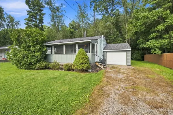 933 Ray Ne Avenue, New Philadelphia, OH 44663