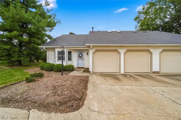 775 Hampton Circle #2, Aurora, OH 44202