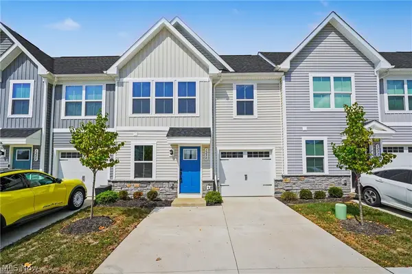 1290 Divot Circle, Akron, OH 44313