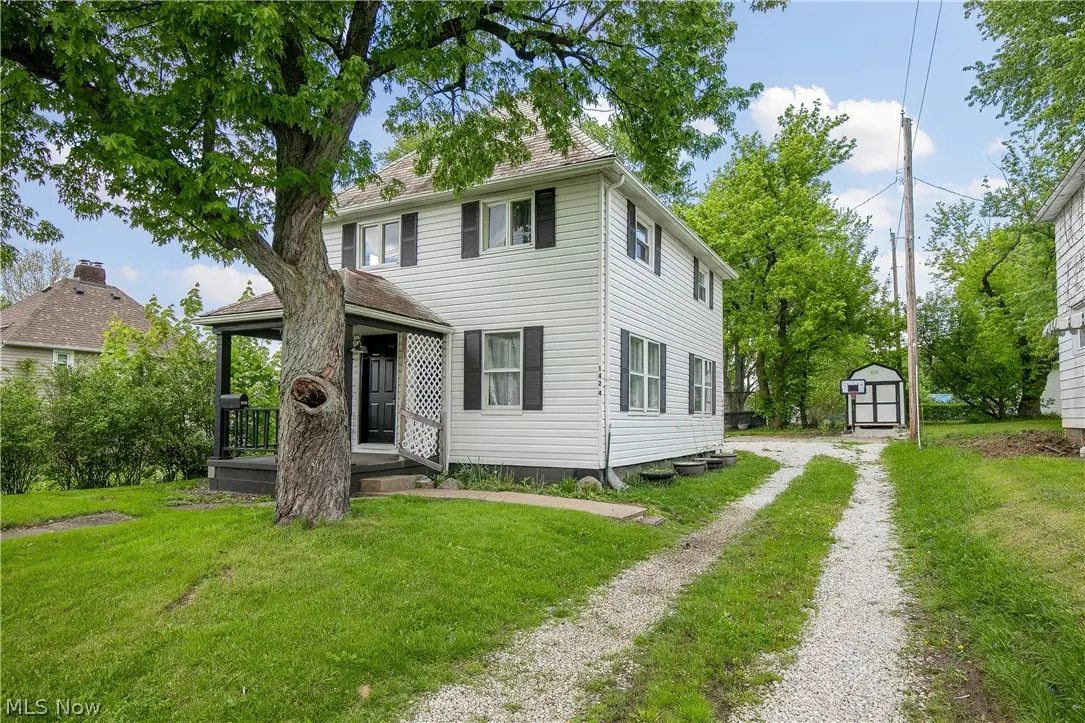 1424 S Liberty Avenue, Alliance, OH 44601 - #1
