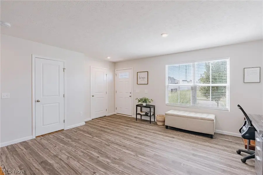 2595 Bishop Oval, Barberton, OH 44203 - #3