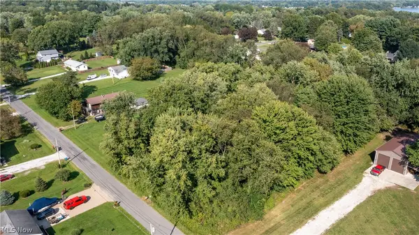 4051 Greenbay Drive, Barberton, OH 44203