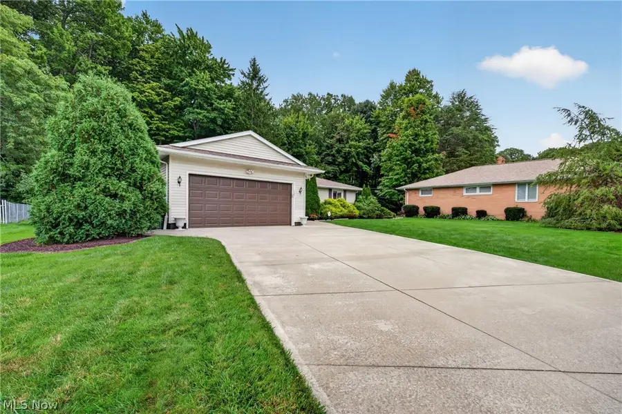 1597 Windsor Circle, Mayfield Heights, OH 44124 - #2