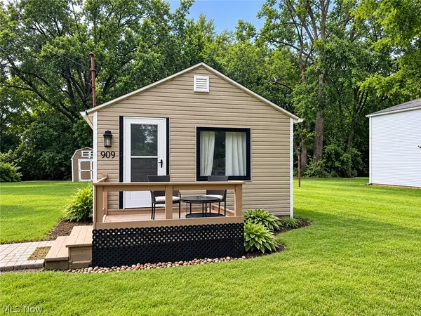 909 Harriet Street, Lorain, OH 44055