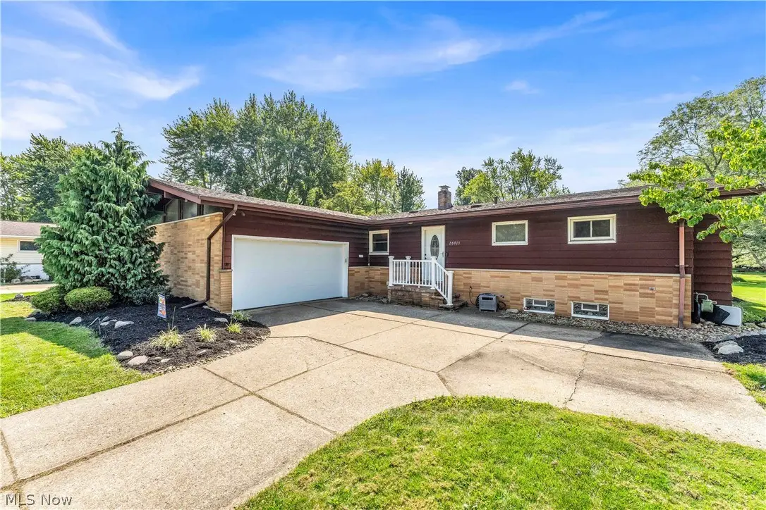 26913 Elizabeth Lane, Olmsted Falls, OH 44138 - #1
