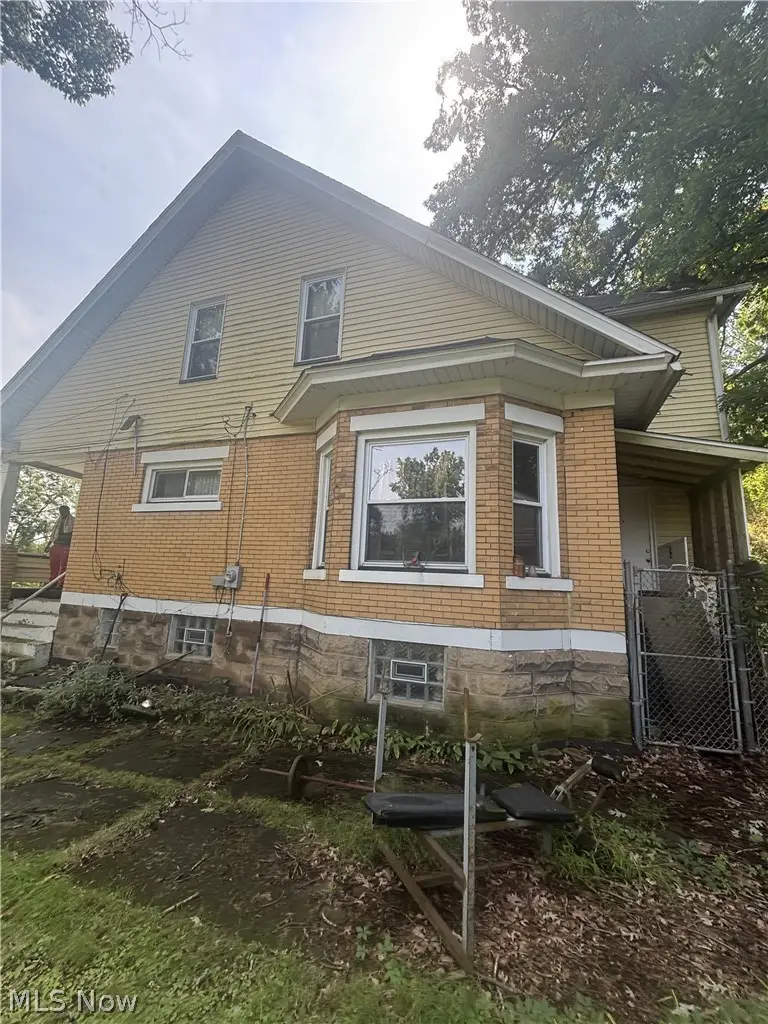 1556 Bryson Street, Youngstown, OH 44505 - #2