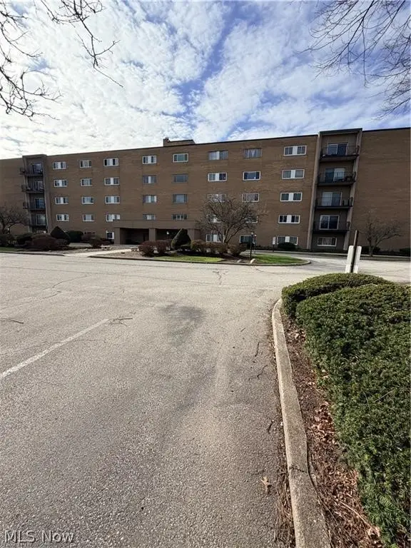 20333 Detroit Road #513, Rocky River, OH 44116