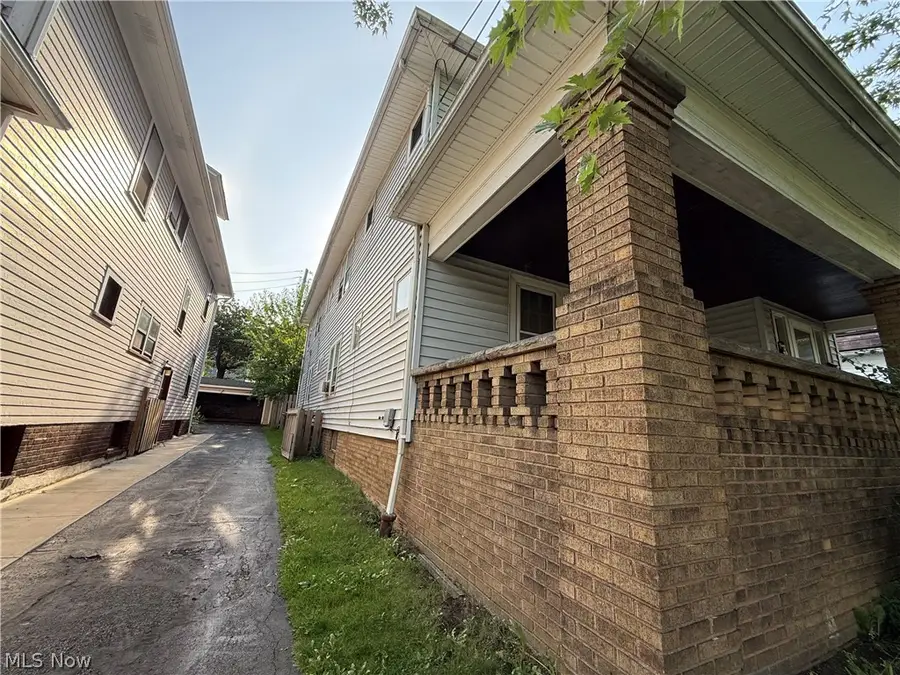 2169 Oakdale Road, Cleveland Heights, OH 44118 - #2