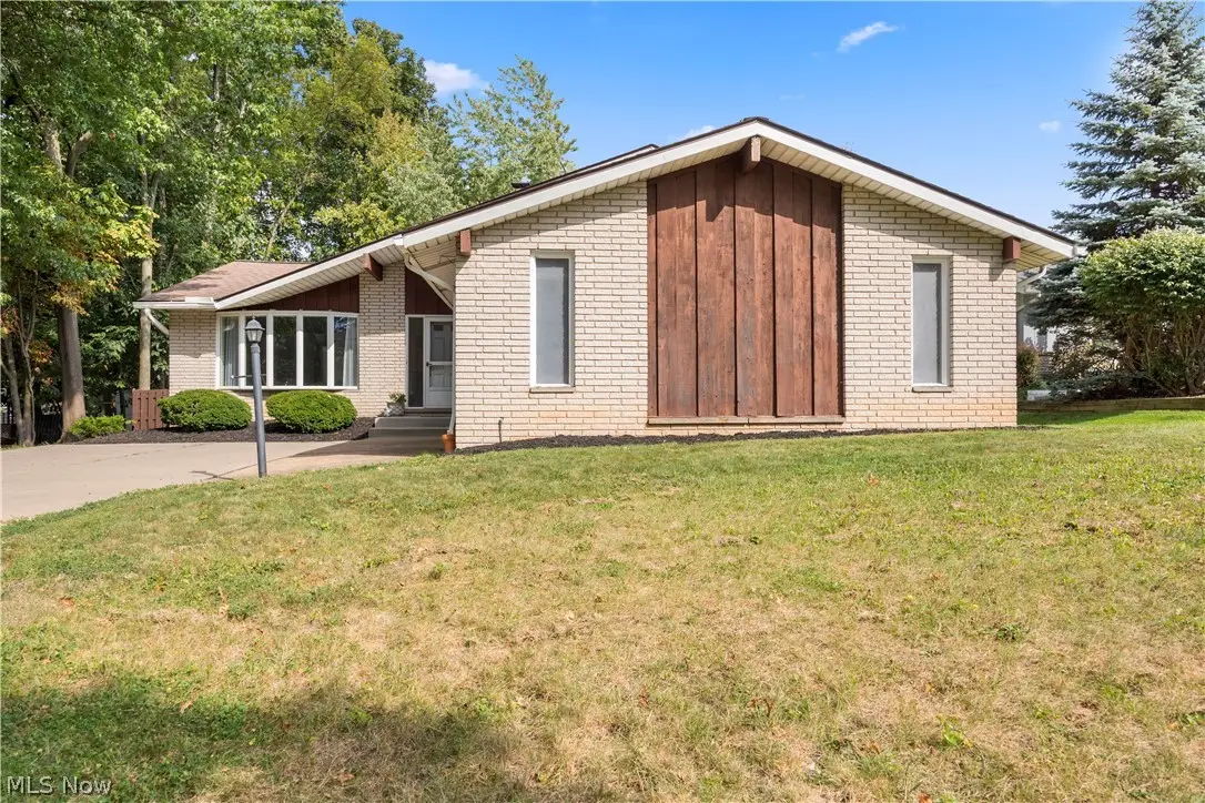 7653 Trenton Trail, Middleburg Heights, OH 44130 - #1