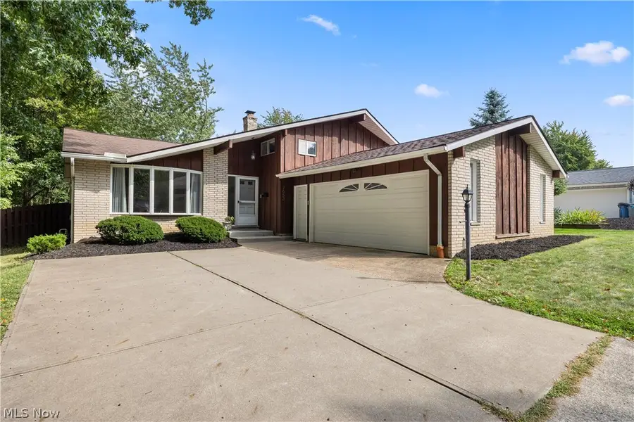 7653 Trenton Trail, Middleburg Heights, OH 44130 - #3