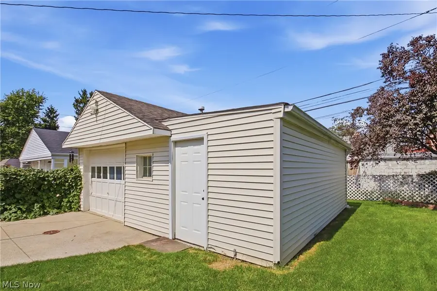 8102 Essen Avenue, Parma, OH 44129 - #2