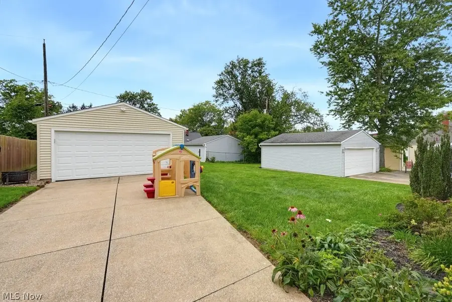 2354 25th Street, Cuyahoga Falls, OH 44223 - #3