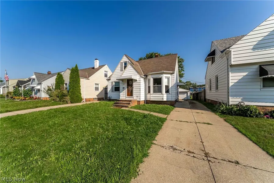 4910 Lincoln Avenue, Parma, OH 44134 - #3