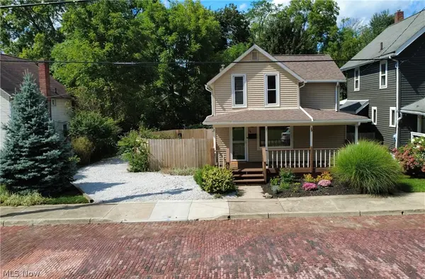56 Charlotte Street, Akron, OH 44303