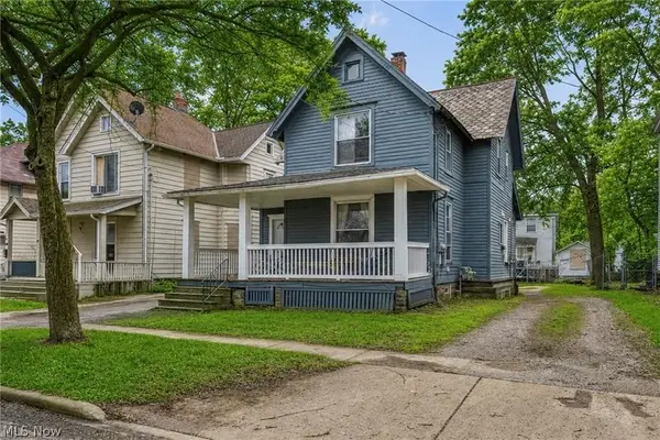 228 Gates, Elyria, OH 44035