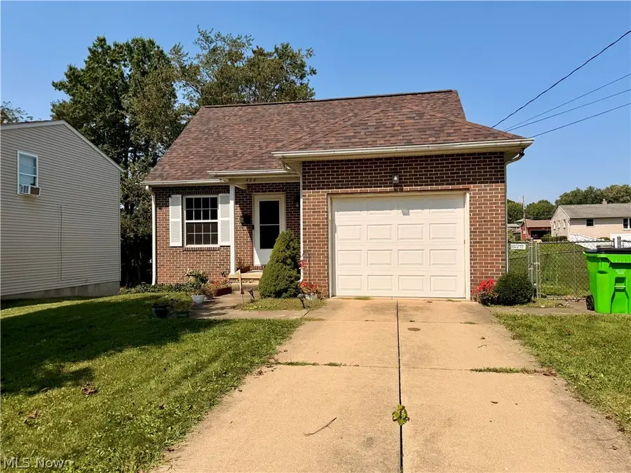 424 NE Shaw Ne Avenue, Massillon, OH 44646 - #3