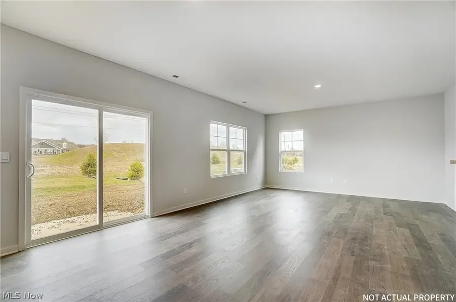 3858 Leasure Farms Drive, Zanesville, OH 43701 - #2