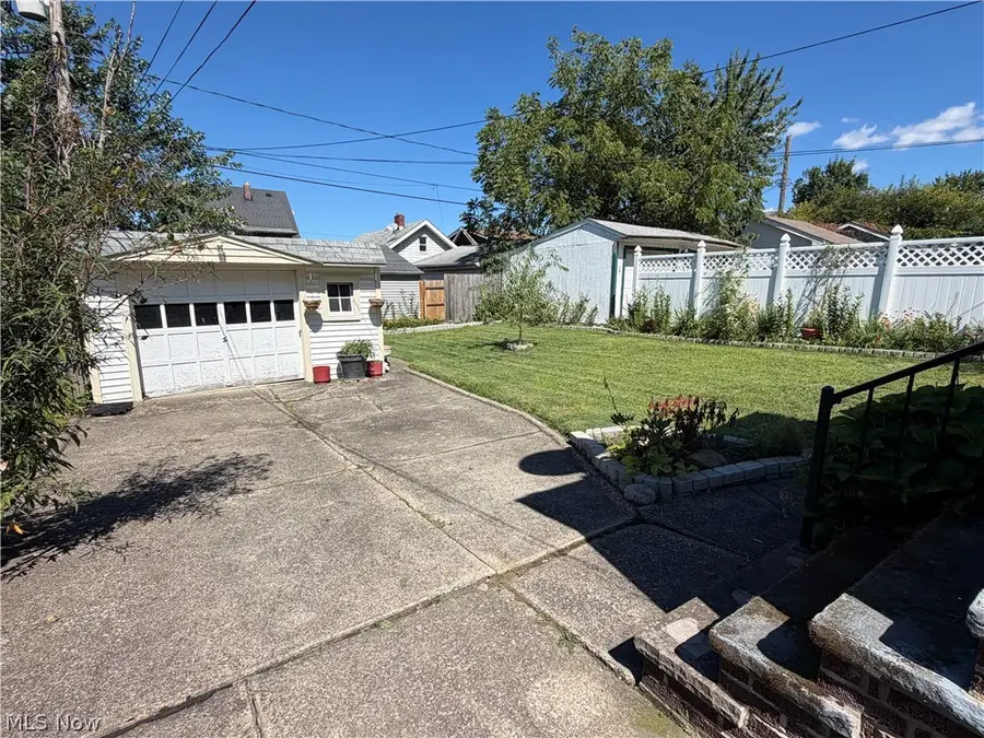 8305 Vineyard Avenue, Cleveland, OH 44105 - #3