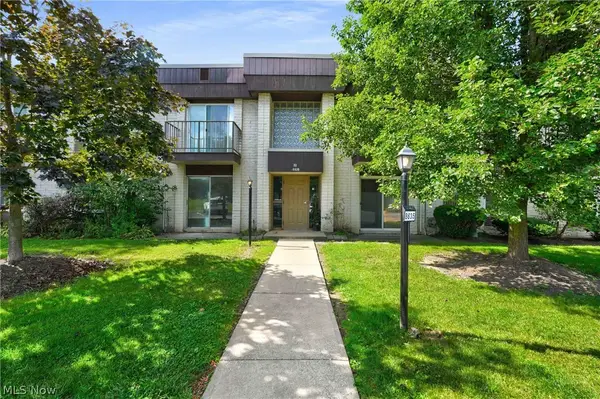 8635 N Akins Road #202, North Royalton, OH 44133