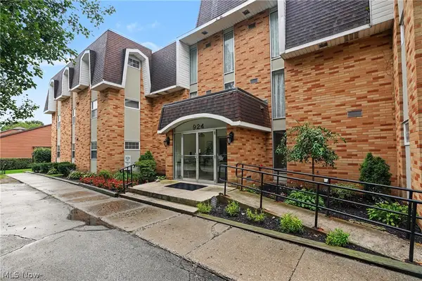 924 Memorial Parkway #104, Akron, OH 44303