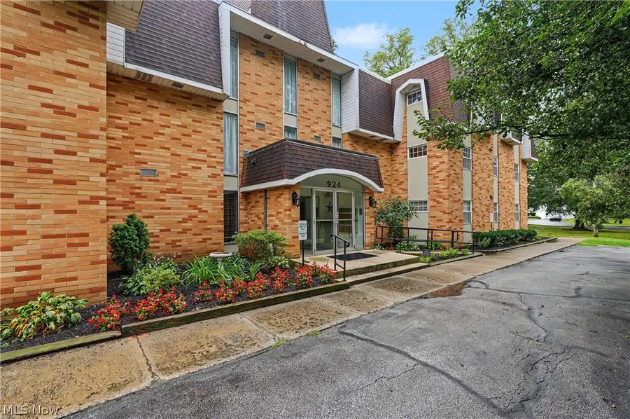 924 Memorial Parkway #104, Akron, OH 44303 - #2