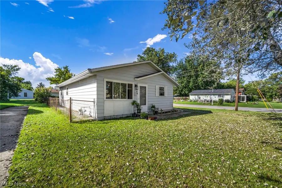 301 Warden Avenue, Elyria, OH 44035 - #2