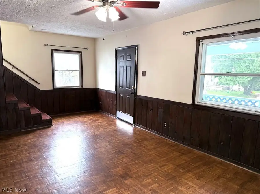 835 Albemarle Avenue, Cuyahoga Falls, OH 44221 - #3