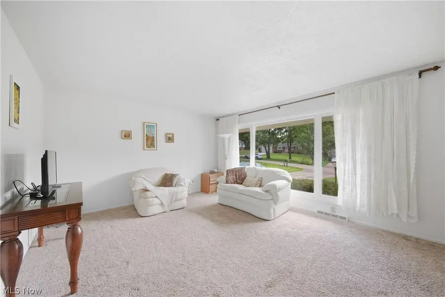 3707 Dauphin Ne Drive, Canton, OH 44721 - #3