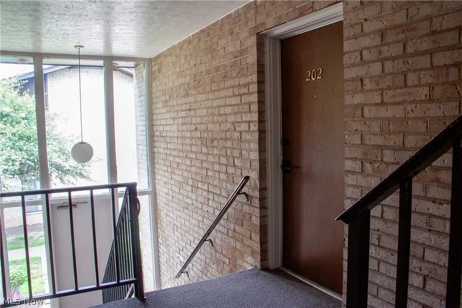 16475 Heather Lane #S202, Middleburg Heights, OH 44130 - #2