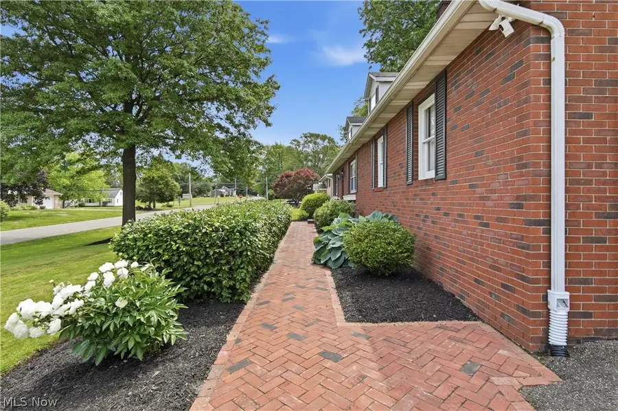 805 Concord Nw Street, Massillon, OH 44646 - #3