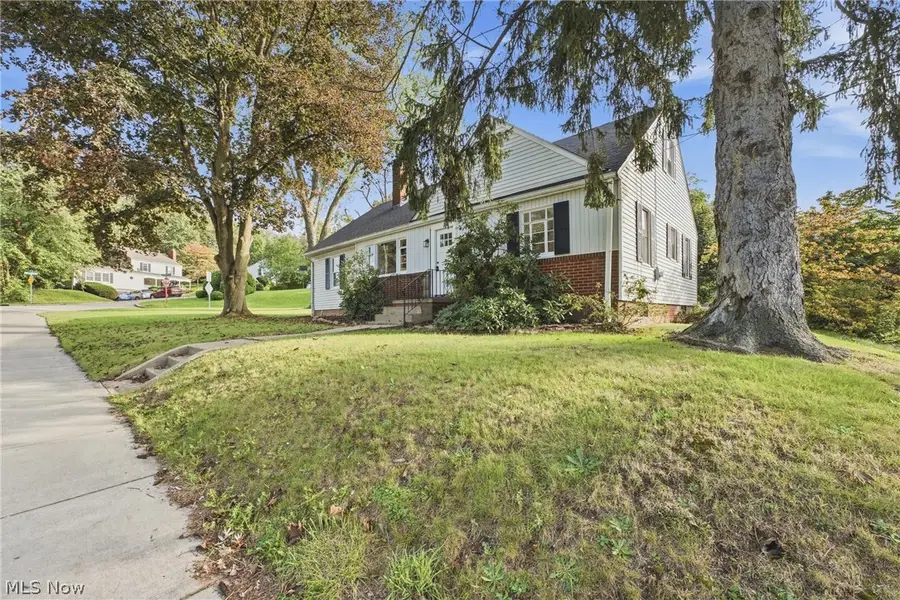 2300 38th Nw Street, Canton, OH 44709 - #2