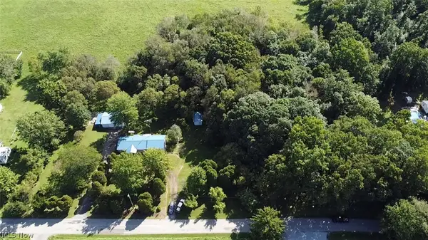 10182 Andora Ne Road, East Rochester, OH 44625
