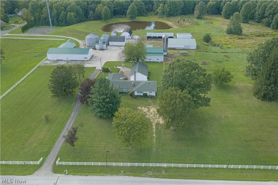 1325 Braceville Robinson Road, Southington, OH 44470 - #1