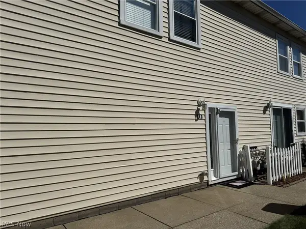 2544 Royal County Down, Uniontown, OH 44685