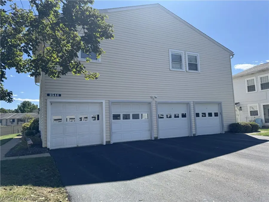 2544 Royal County Down, Uniontown, OH 44685 - #2