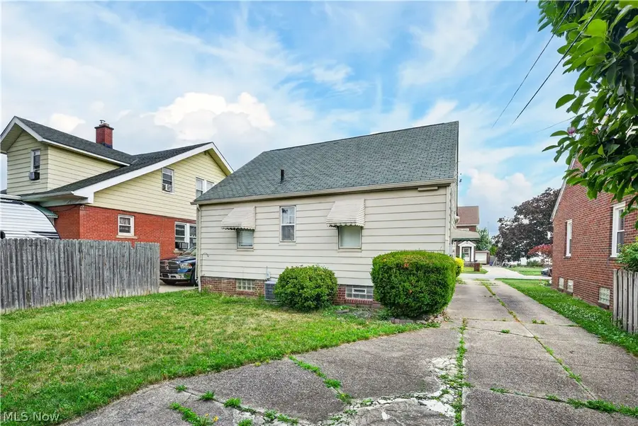 7101 Brownfield Drive, Parma, OH 44129 - #3