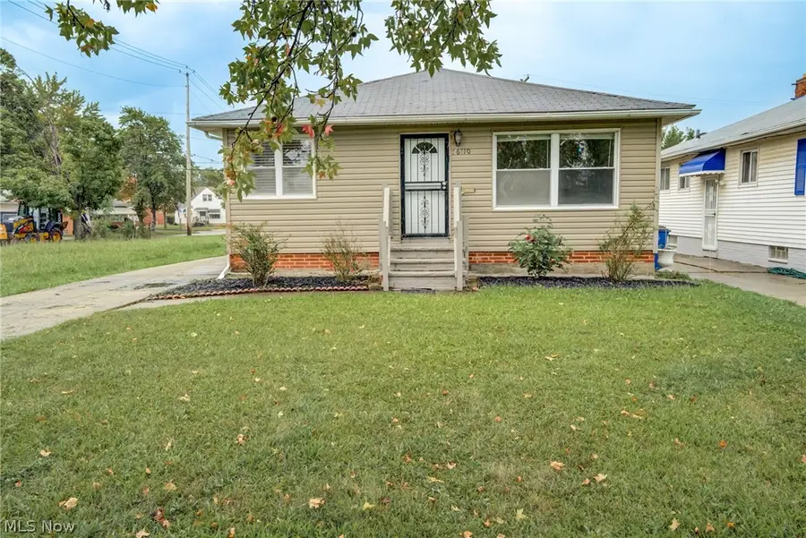 16110 Seville Road, Cleveland, OH 44128 - #3