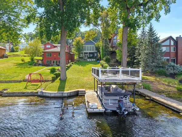 335 Dorwil Drive, Portage Lakes, OH 44319