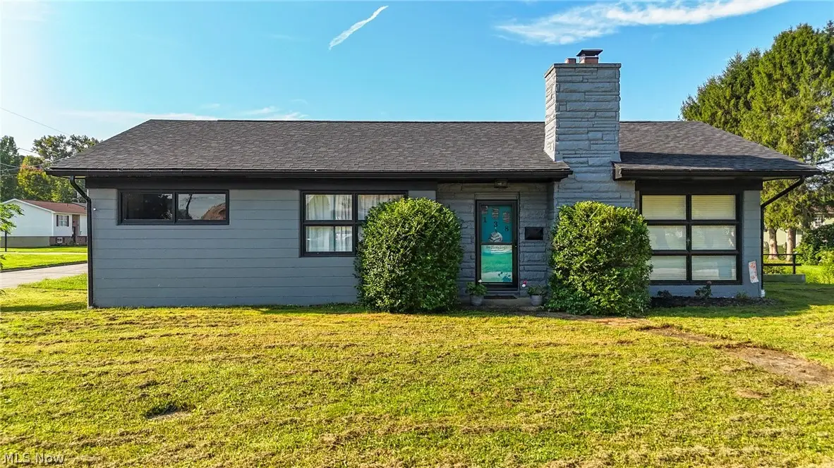 138 E 5th Street, Williamstown, WV 26187 - #1