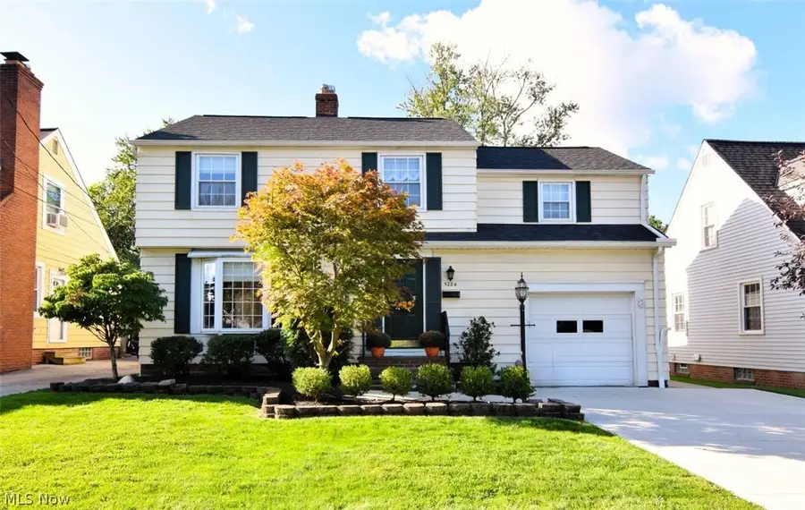 5284 Edenhurst Road, Lyndhurst, OH 44124 - #2