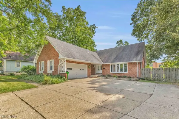 236 E 5th Avenue, Berea, OH 44017