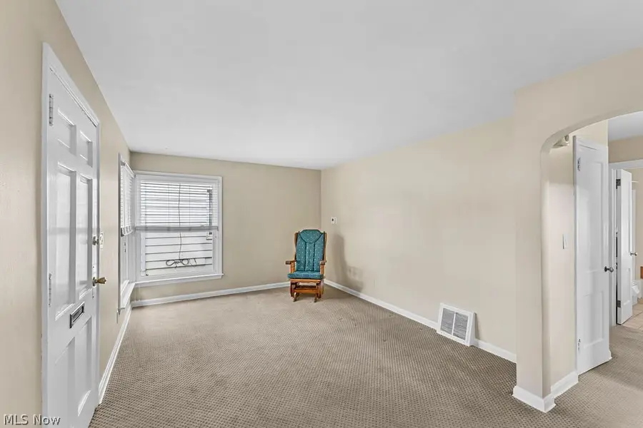 241 Van Buren Avenue, Cuyahoga Falls, OH 44221 - #3