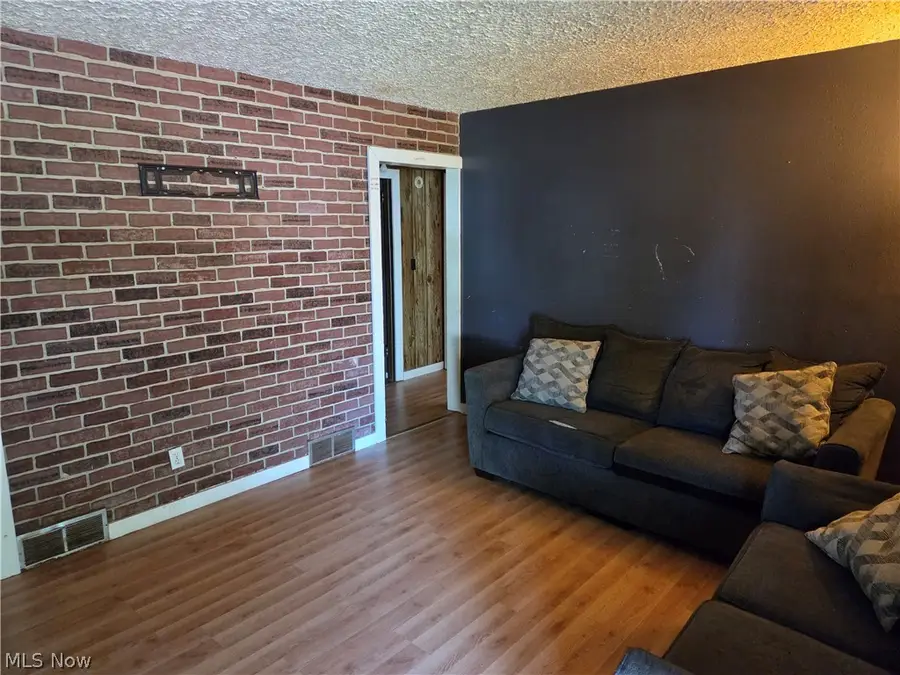 1814 Victoria Sw Street, Warren, OH 44485 - #2