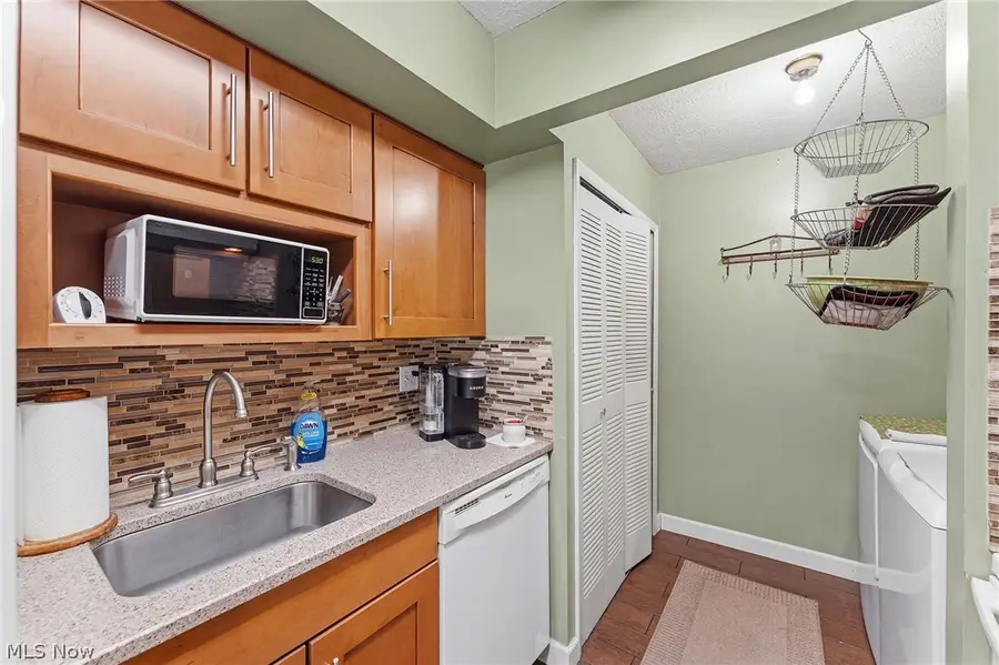 6864 Beacon Drive #D, Mentor, OH 44060 - #2