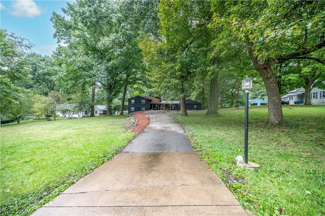 1109 Mansell Drive, Youngstown, OH 44505 - #1