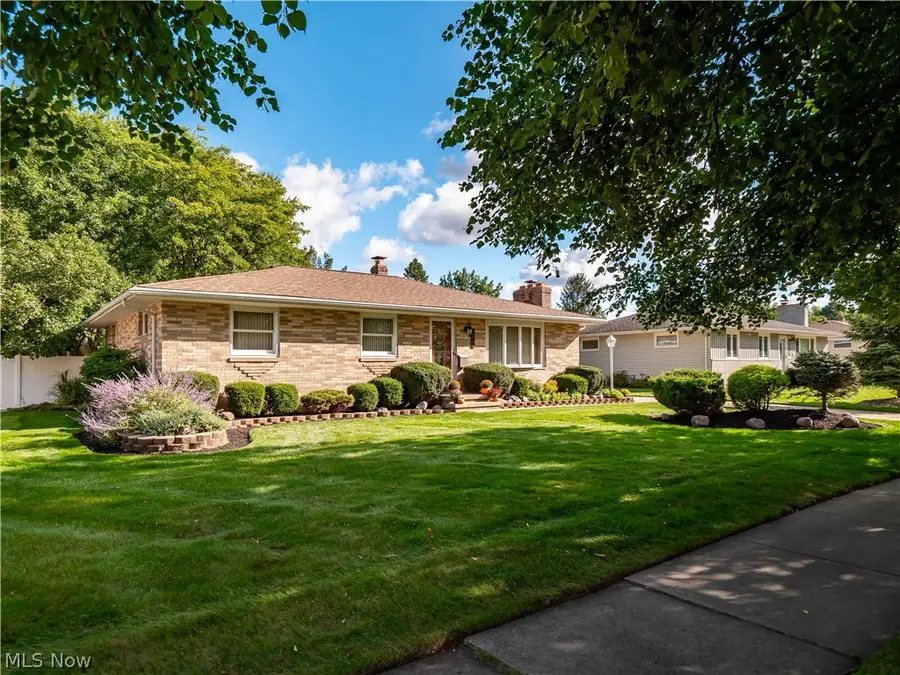 7930 Royalview Drive, Parma, OH 44129 - #2
