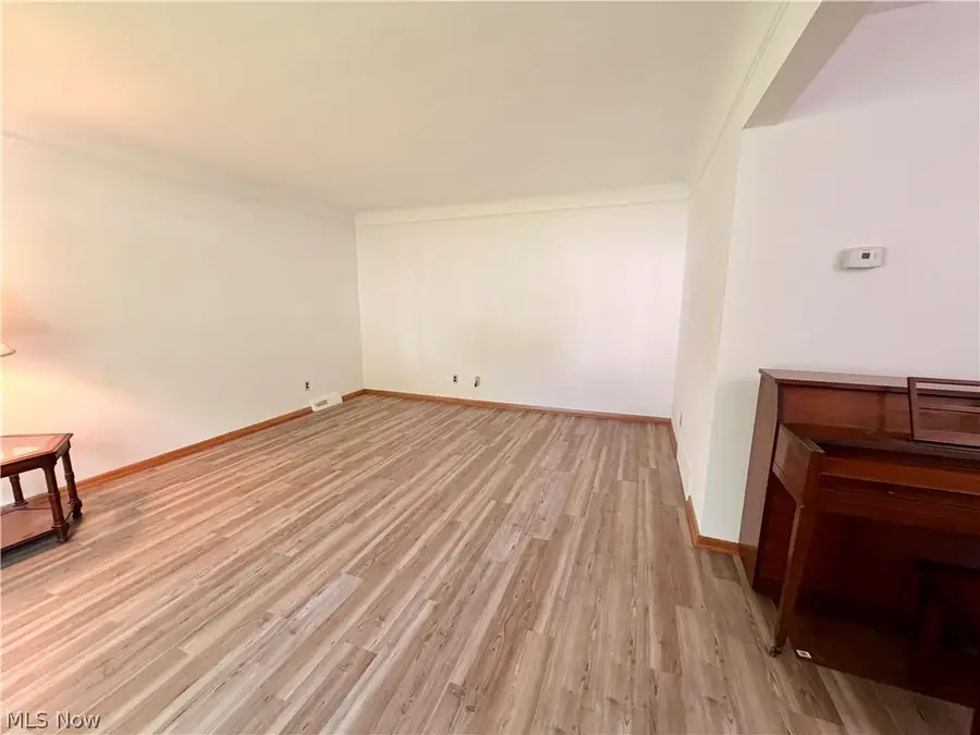 1754 Sunview Road, Lyndhurst, OH 44124 - #2