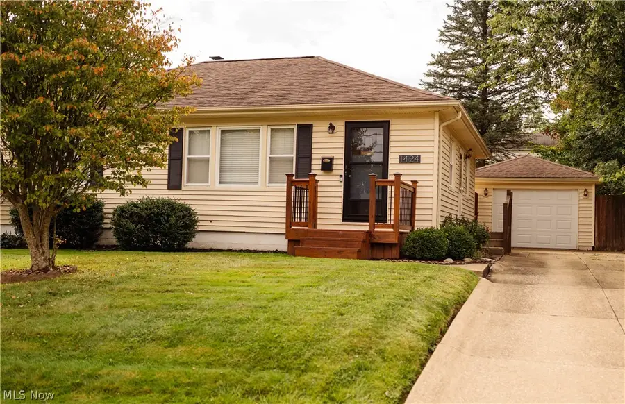 1424 Maple Street, Barberton, OH 44203 - #2