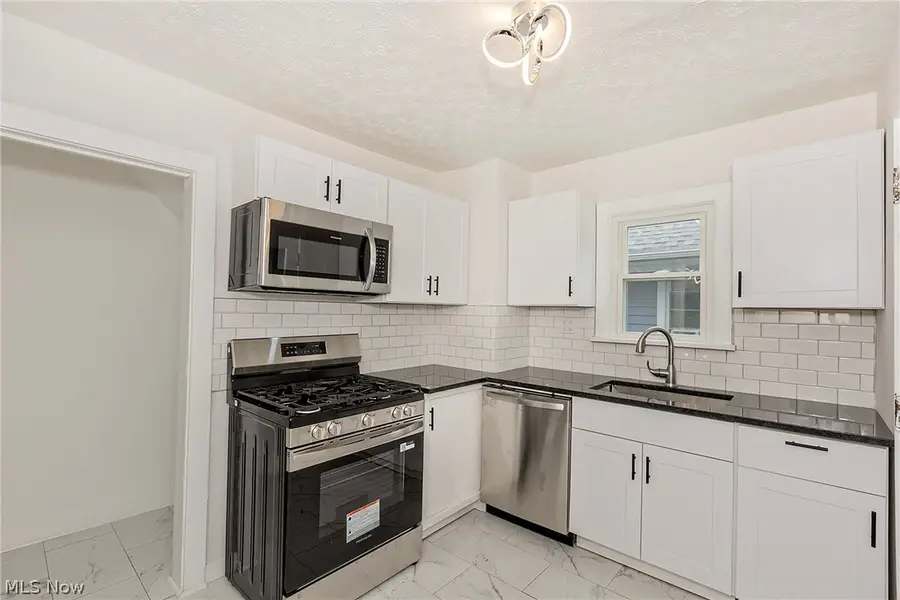 1049 Pembrook Road, Cleveland Heights, OH 44121 - #3