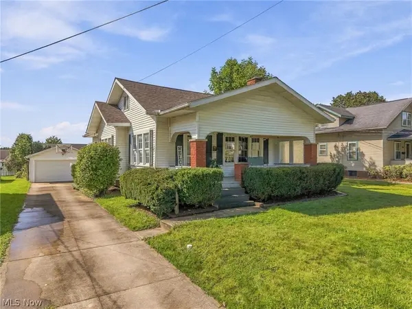 324 Woodrow Nw Street, North Canton, OH 44720